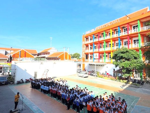 Ratusan Siswa Siap Terjun ke Industri: SMK YPI Darussalam 1 Cerme Lepas 300 Siswa Magang Gelombang Pertama